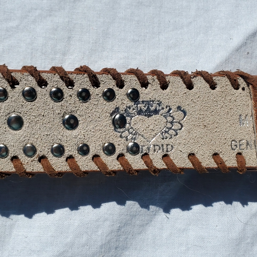 Brown hair on‎ hide belt - Picture 4 of 4